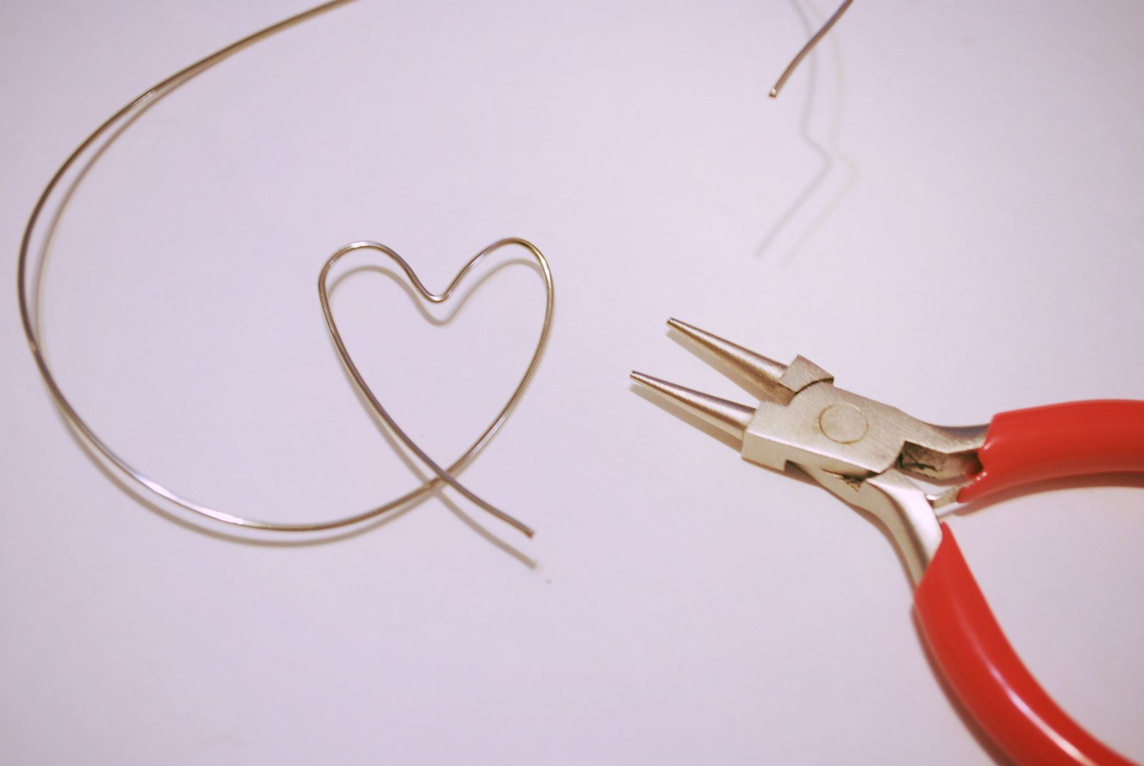 the DIY WIRE HEART BRACELET